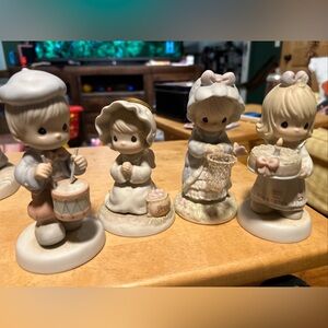 Lot of 12 precious moments figurines